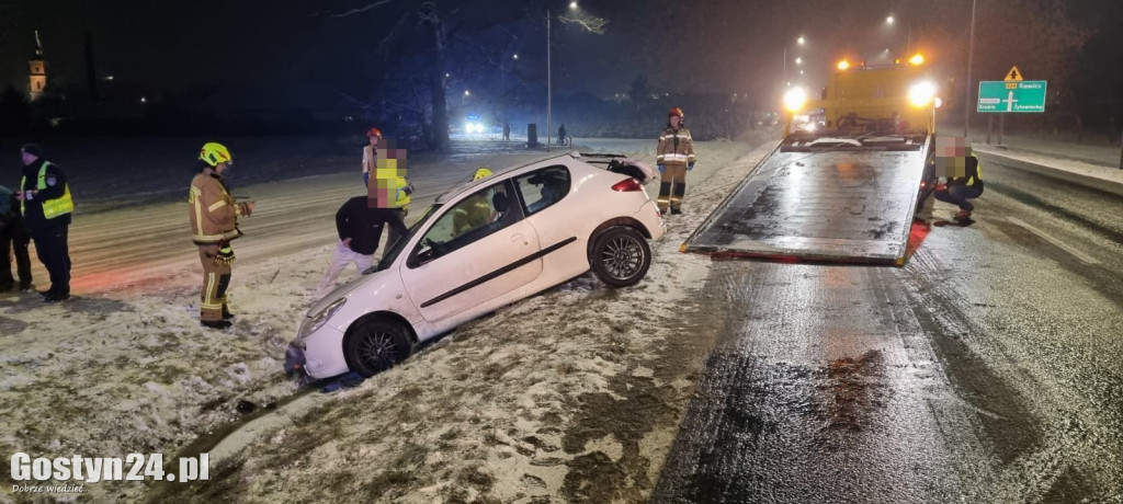 Samochód wjechał do rowu na obwodnicy Krobi