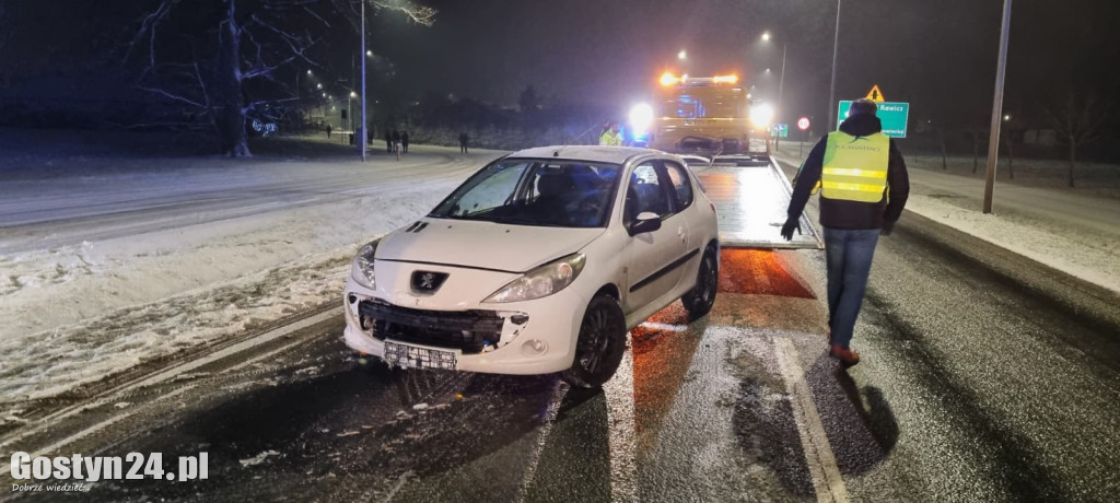 Samochód wjechał do rowu na obwodnicy Krobi