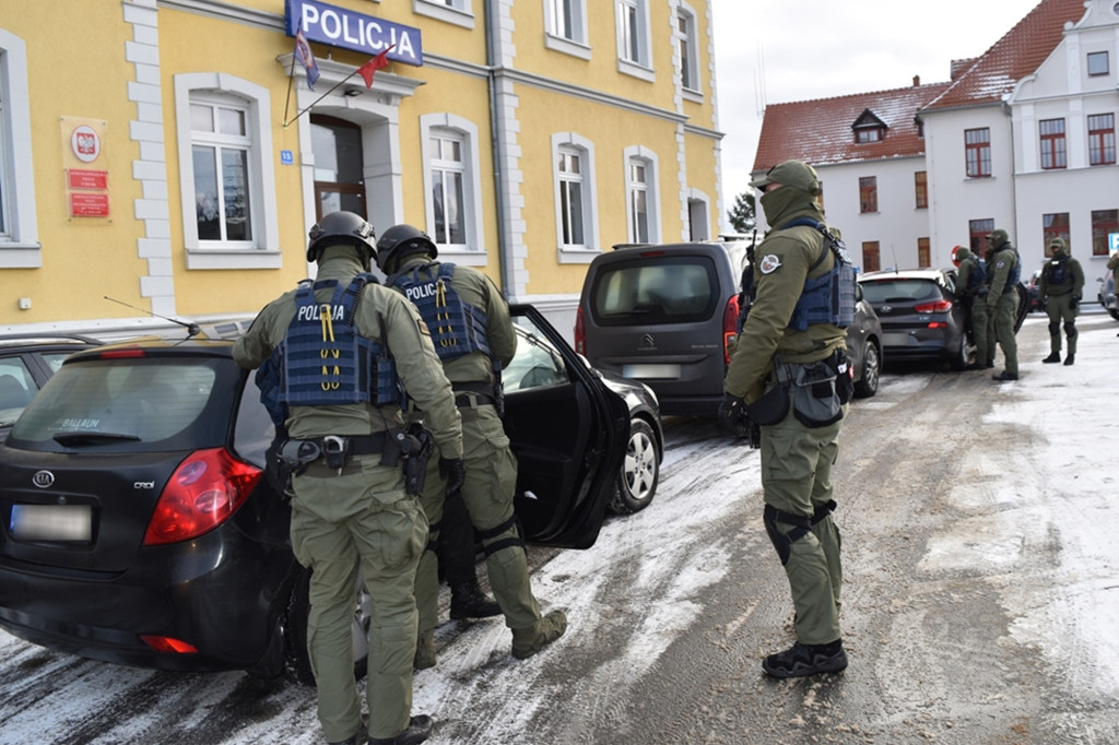 Zatrzymani złodzieje części samochodowych