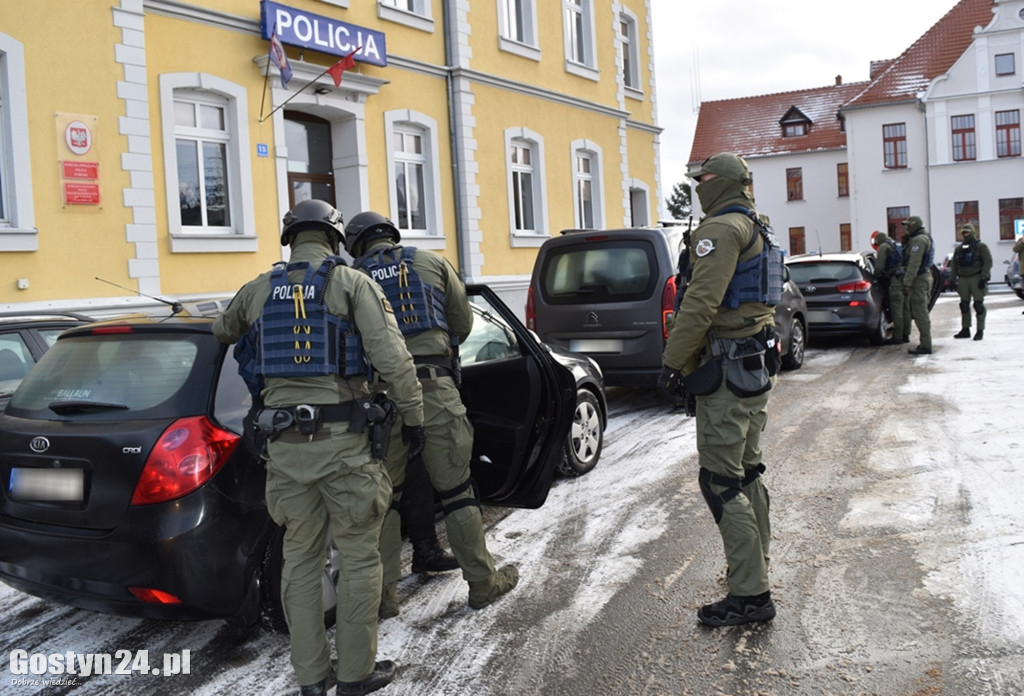 Zatrzymani złodzieje części samochodowych