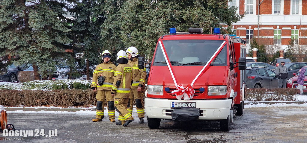 Przekazanie samochodów dla OSP Poniec i OSP Godurowo