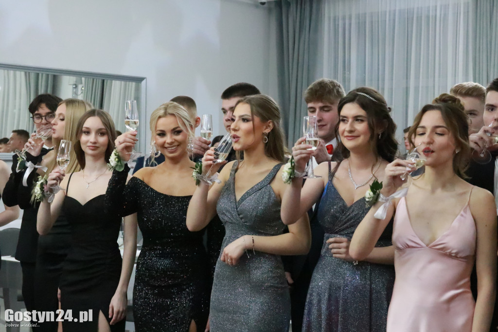Studniówka maturzystów ZSOiZ w Krobi