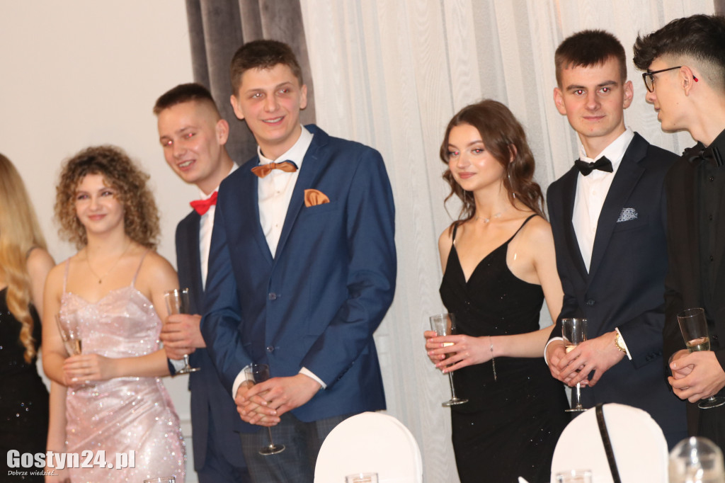 Studniówka maturzystów ZSZ w Gostyniu