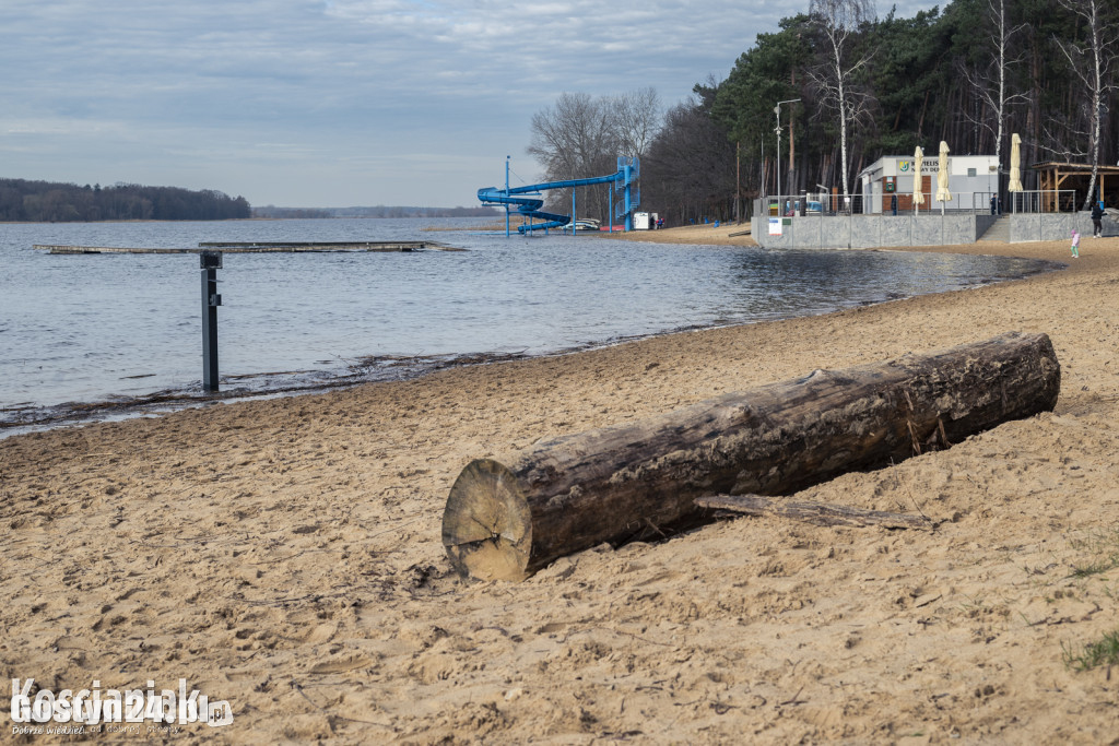 Plaża pod wodą w Nowym Dębcu