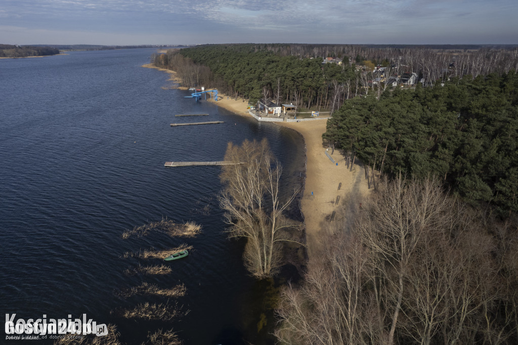 Plaża pod wodą w Nowym Dębcu