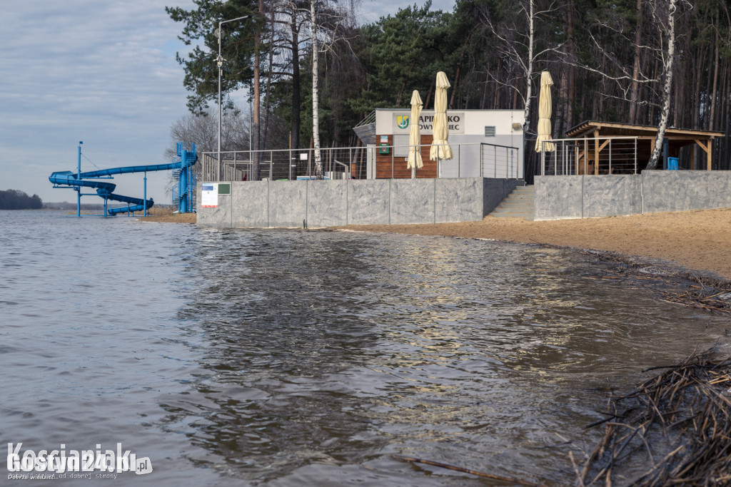 Plaża pod wodą w Nowym Dębcu