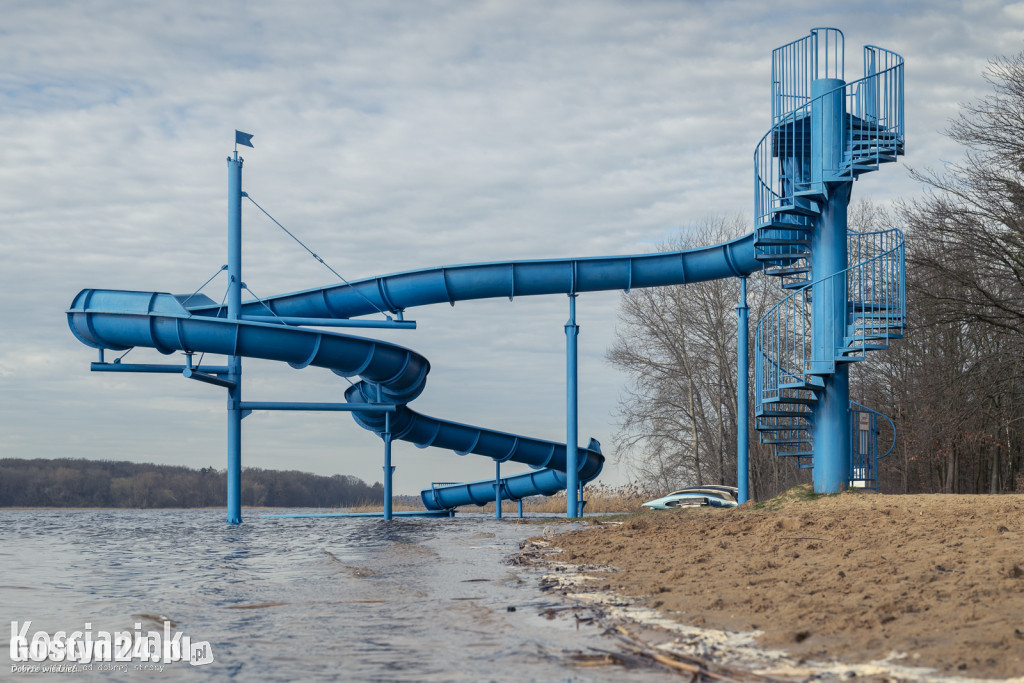 Plaża pod wodą w Nowym Dębcu