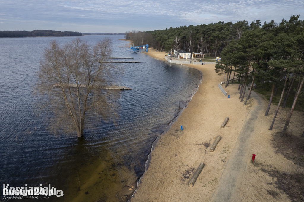 Plaża pod wodą w Nowym Dębcu