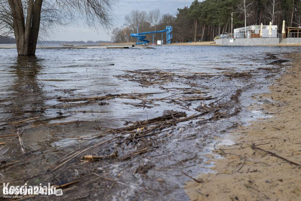 Plaża pod wodą w Nowym Dębcu
