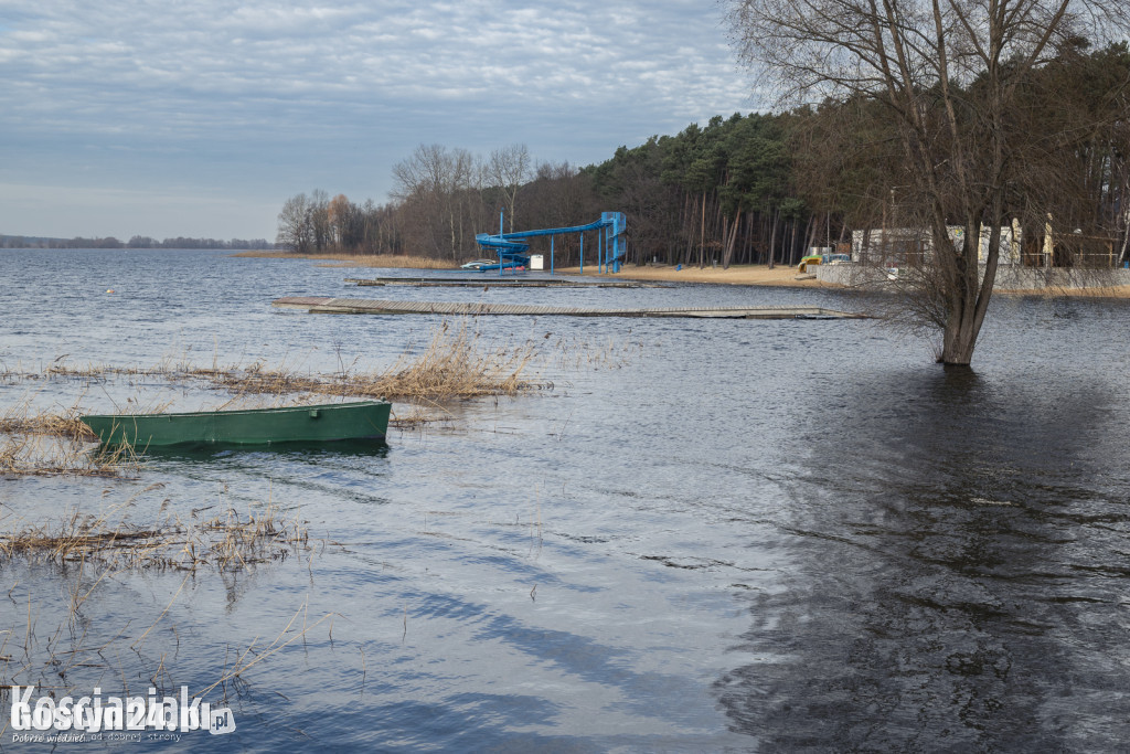 Plaża pod wodą w Nowym Dębcu