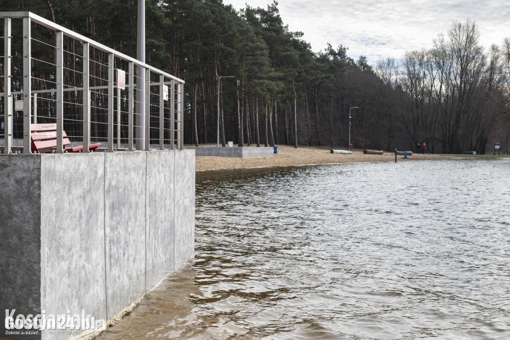 Plaża pod wodą w Nowym Dębcu