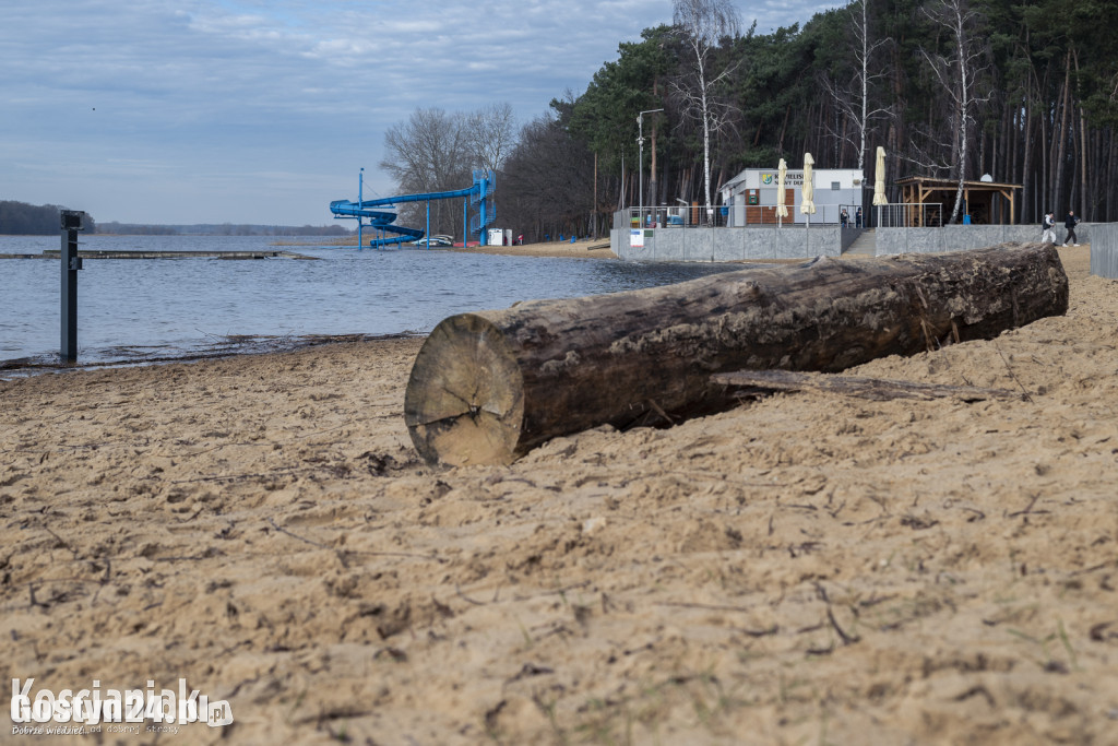Plaża pod wodą w Nowym Dębcu
