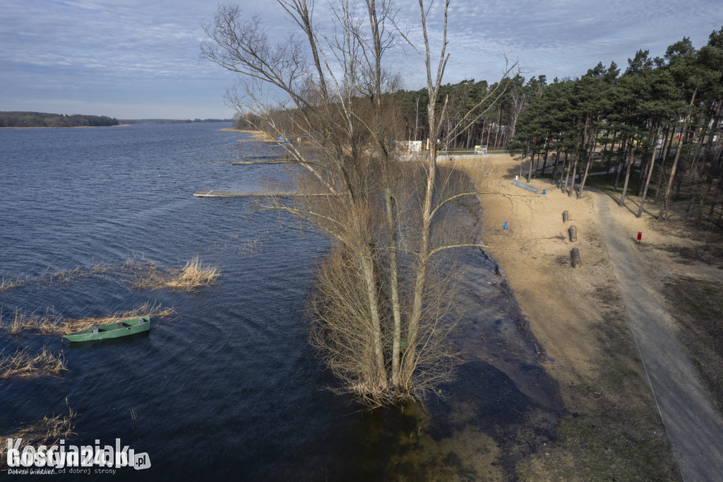 Plaża pod wodą w Nowym Dębcu