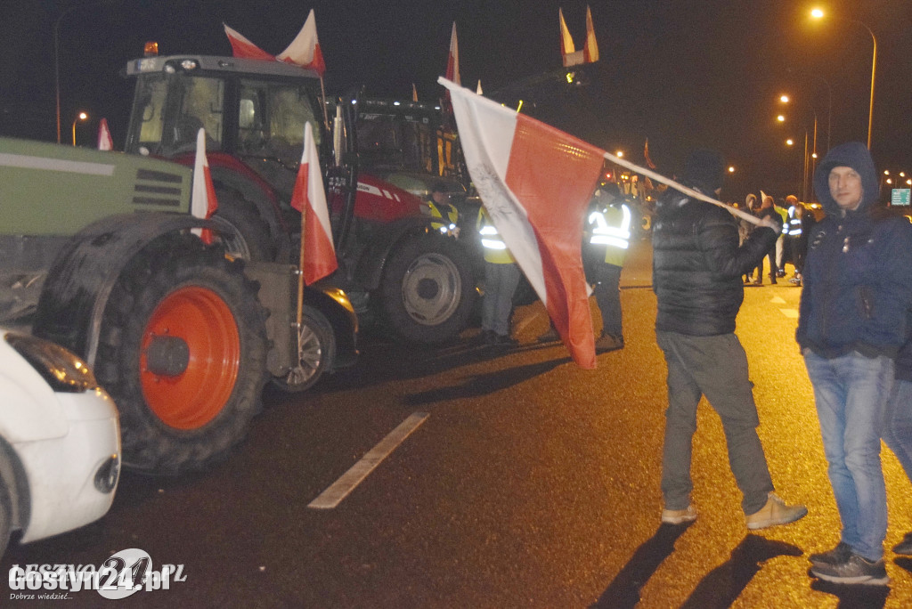 Nocne spotkanie rolników z posłami pod Lesznem