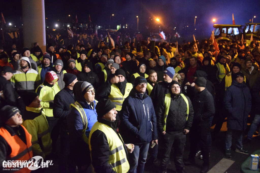 Nocne spotkanie rolników z posłami pod Lesznem