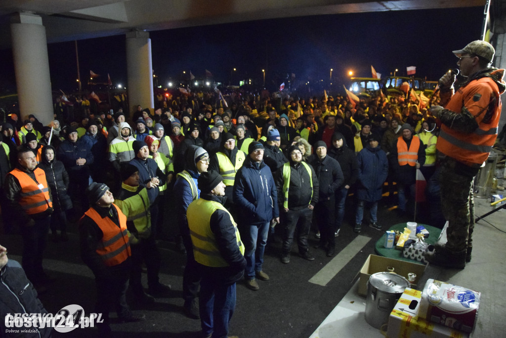 Nocne spotkanie rolników z posłami pod Lesznem