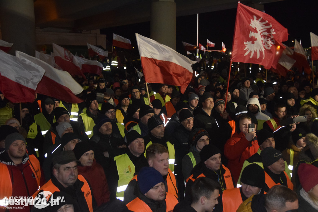 Nocne spotkanie rolników z posłami pod Lesznem