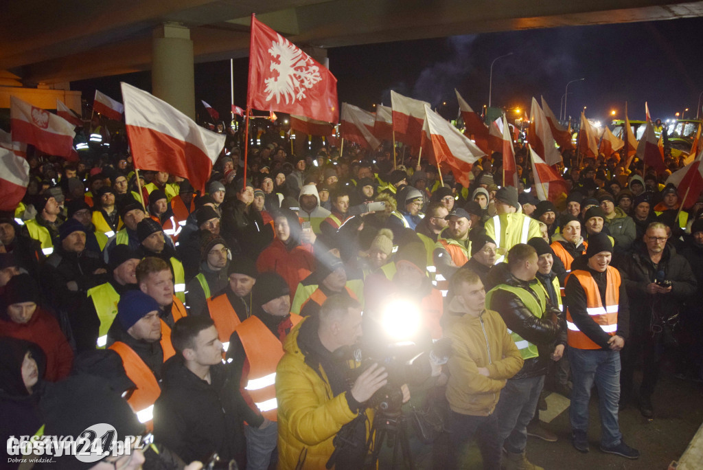 Nocne spotkanie rolników z posłami pod Lesznem