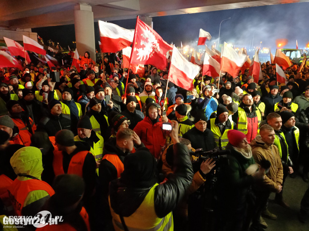 Nocne spotkanie rolników z posłami pod Lesznem