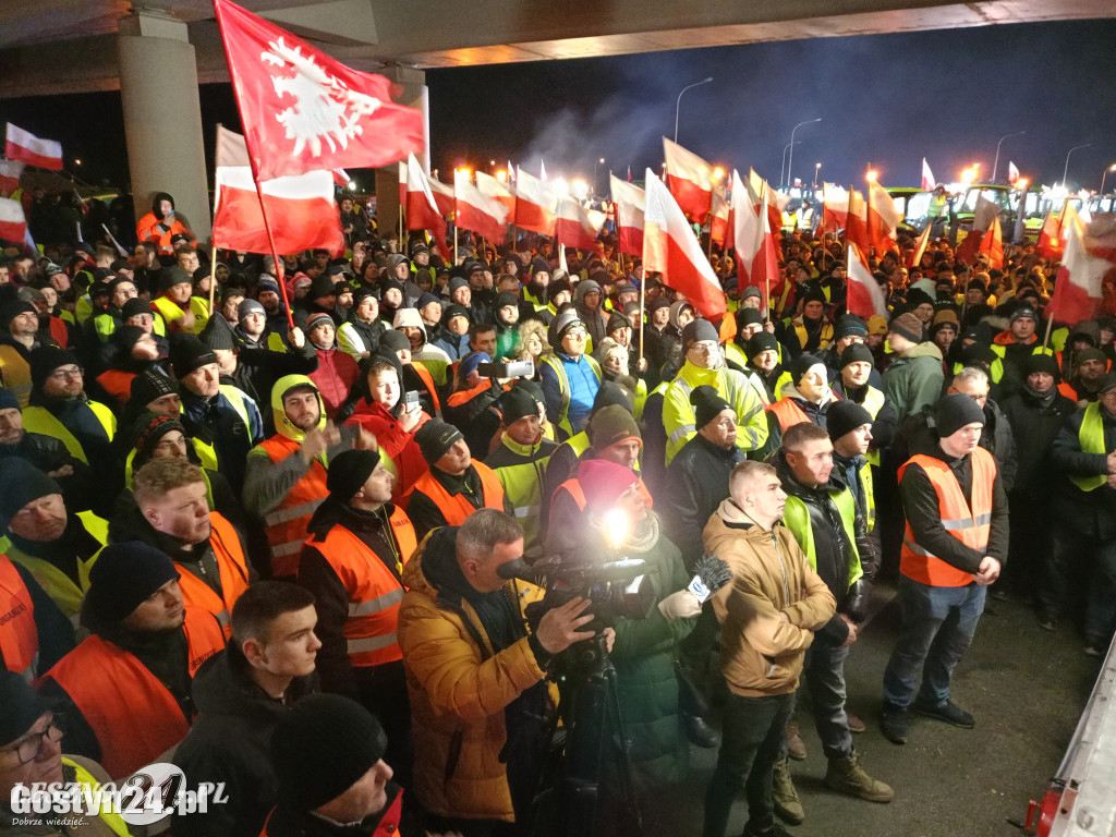 Nocne spotkanie rolników z posłami pod Lesznem