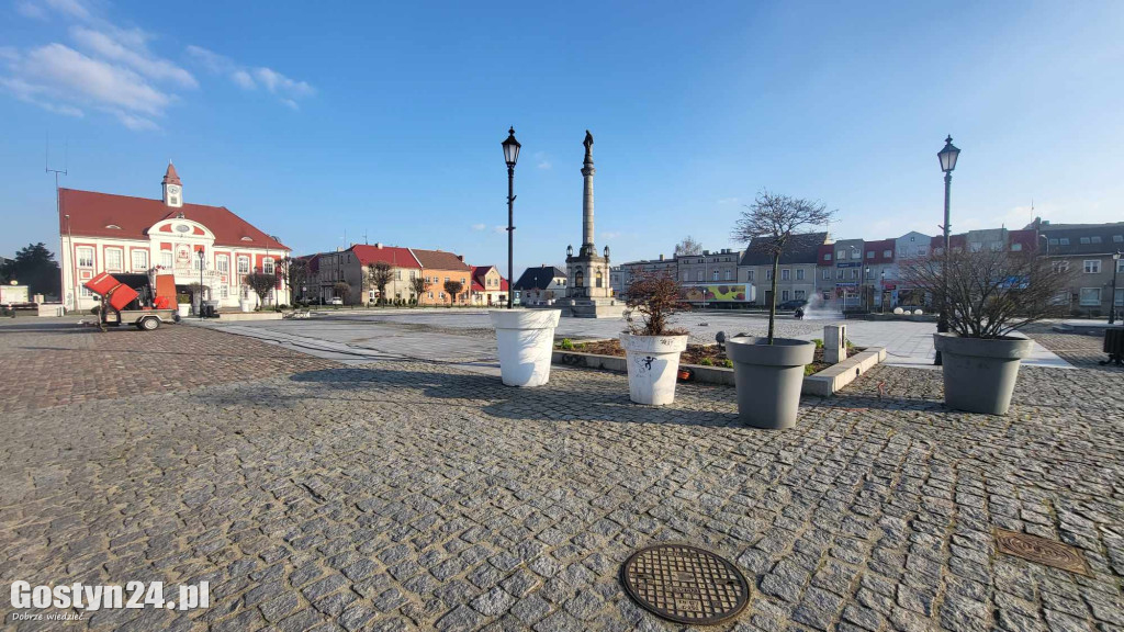 Trwa czyszczenie głównej pyty rynku w Gostyniu