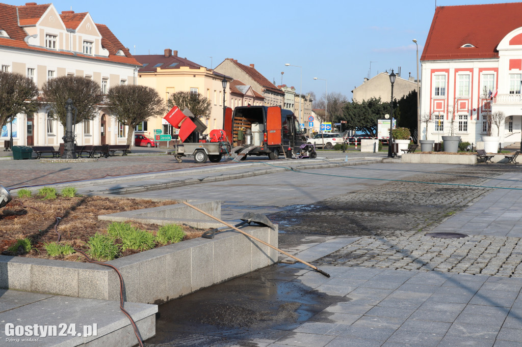 Trwa czyszczenie głównej pyty rynku w Gostyniu