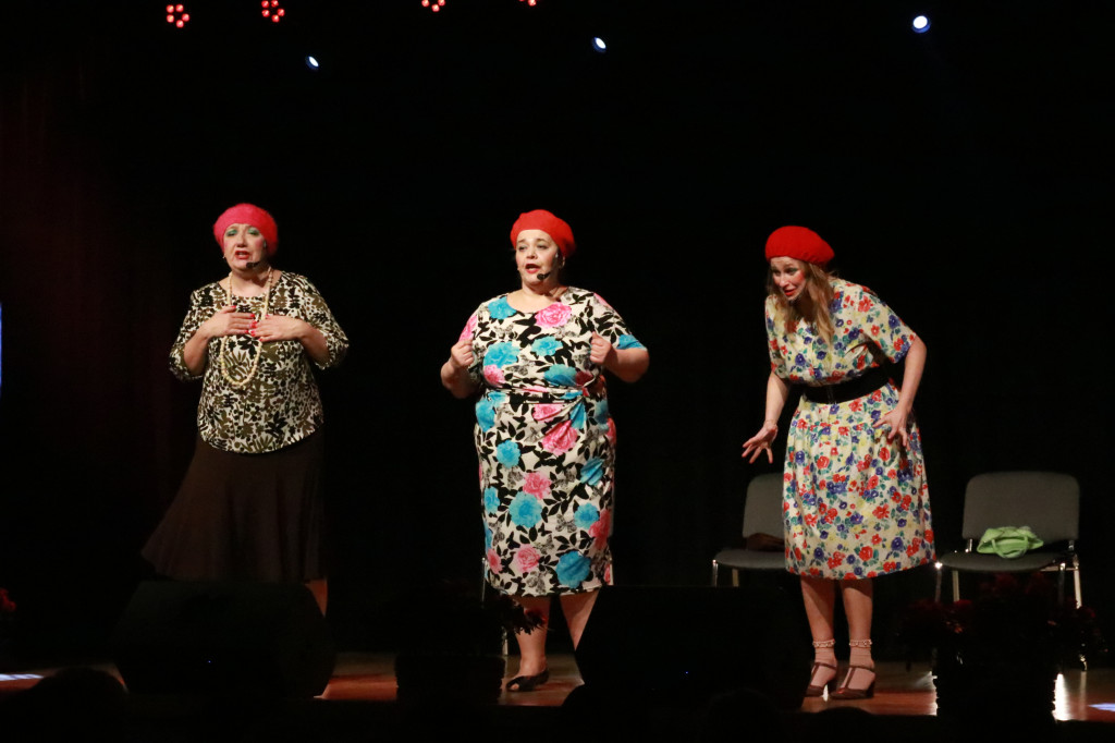 Kabaret Moherowe Berety wystąpił w CKiB w Piaskach