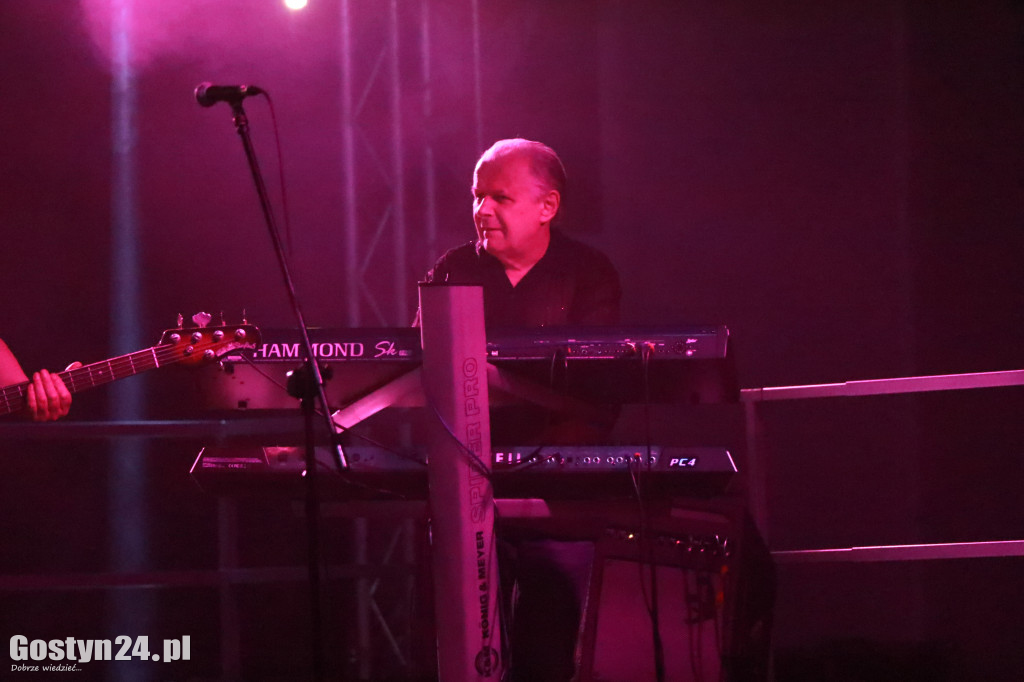 Występ zespołu Budka Band w hali OSiR w Poniecu