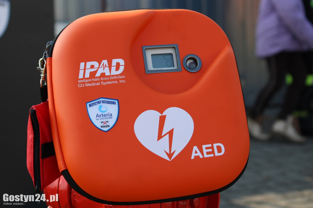 Przekazanie defibrylatora w Sarbinowie