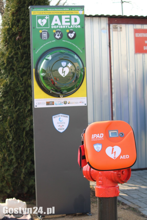 Przekazanie defibrylatora w Sarbinowie