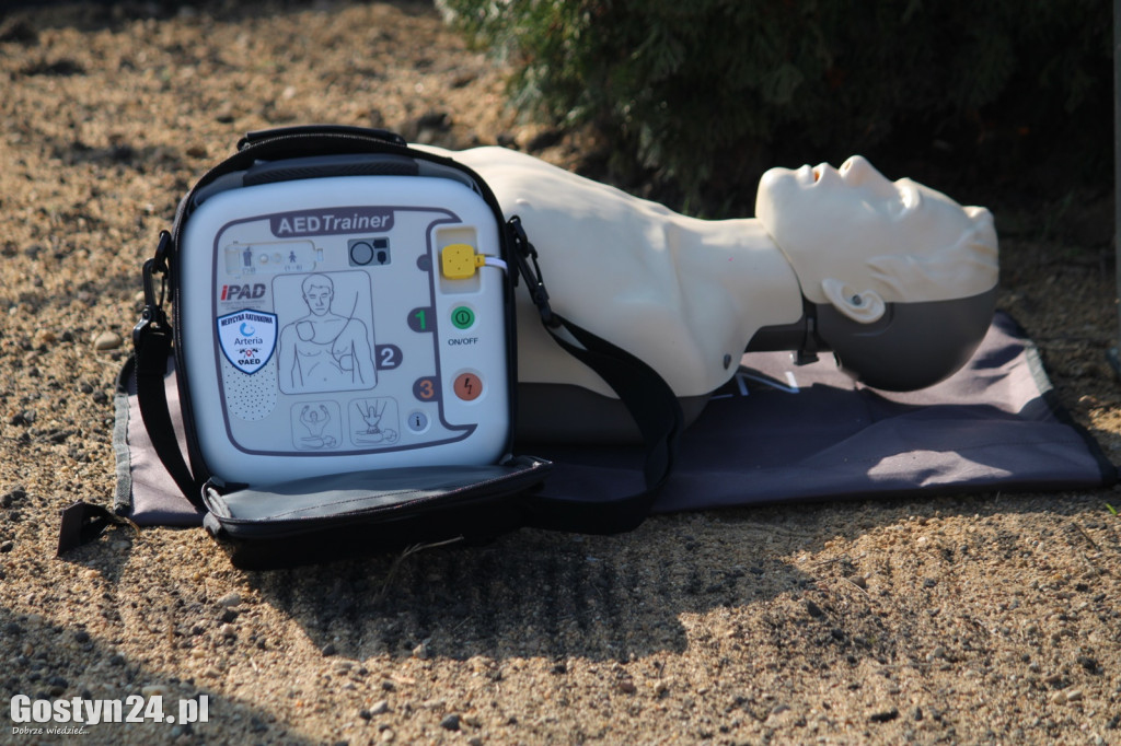 Przekazanie defibrylatora w Sarbinowie