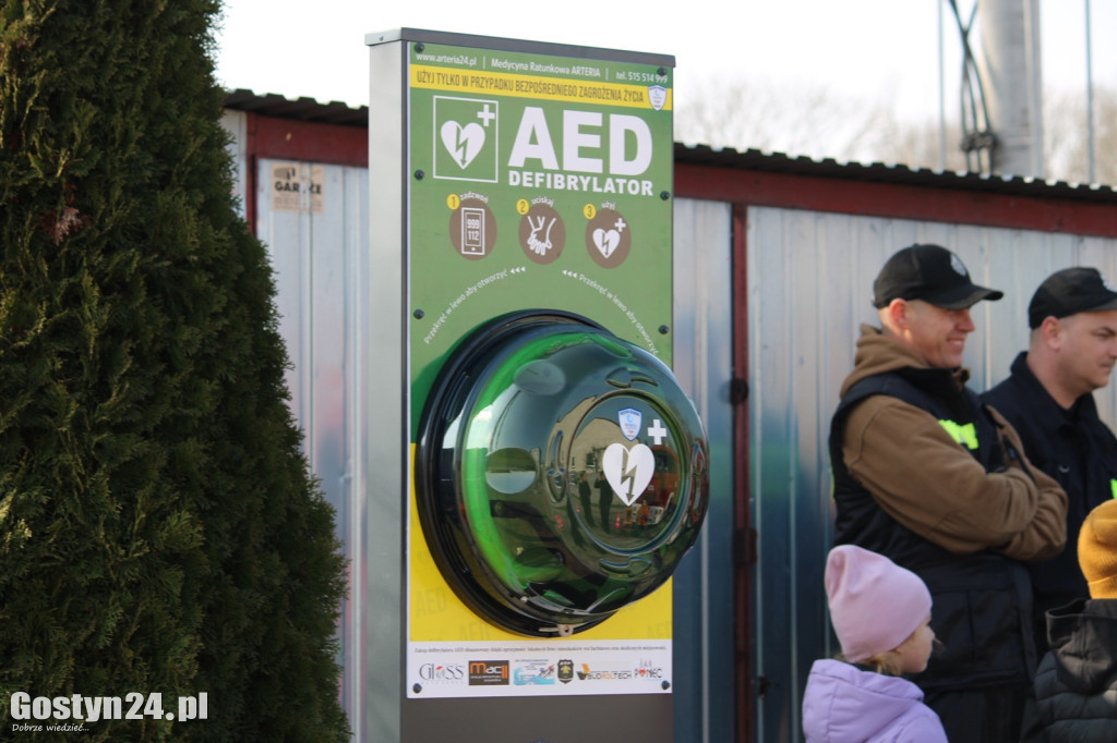 Przekazanie defibrylatora w Sarbinowie