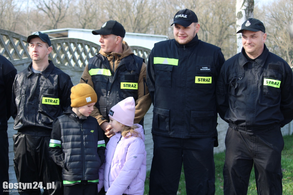 Przekazanie defibrylatora w Sarbinowie