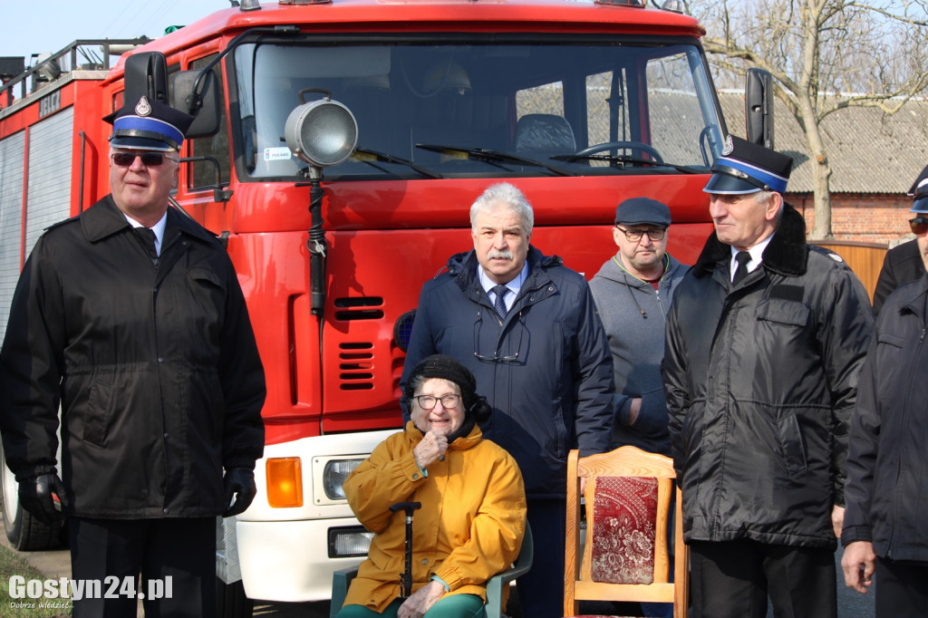 Przekazanie defibrylatora w Sarbinowie