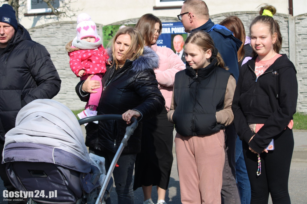 Przekazanie defibrylatora w Sarbinowie