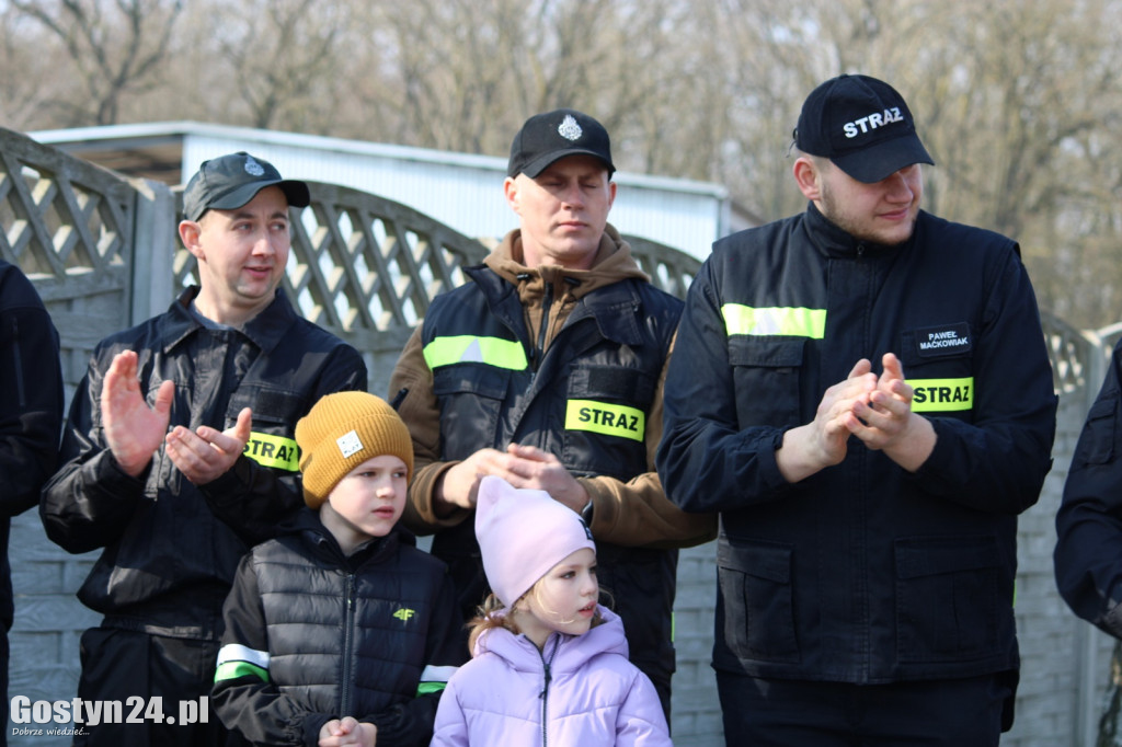 Przekazanie defibrylatora w Sarbinowie