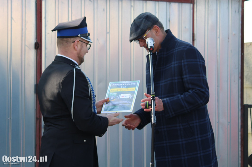 Przekazanie defibrylatora w Sarbinowie