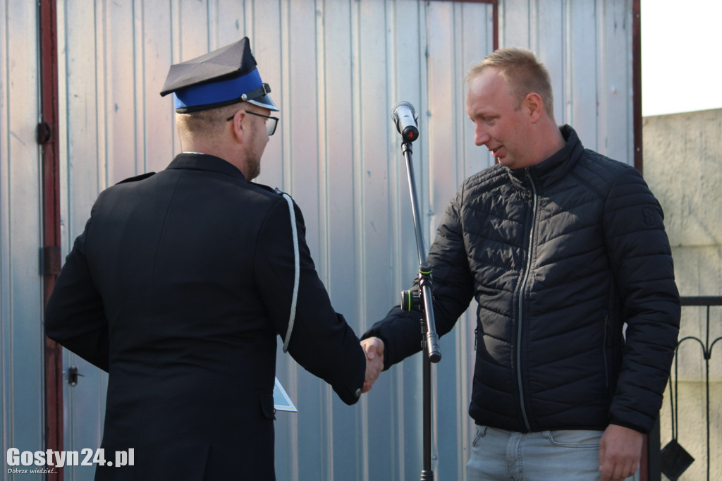 Przekazanie defibrylatora w Sarbinowie