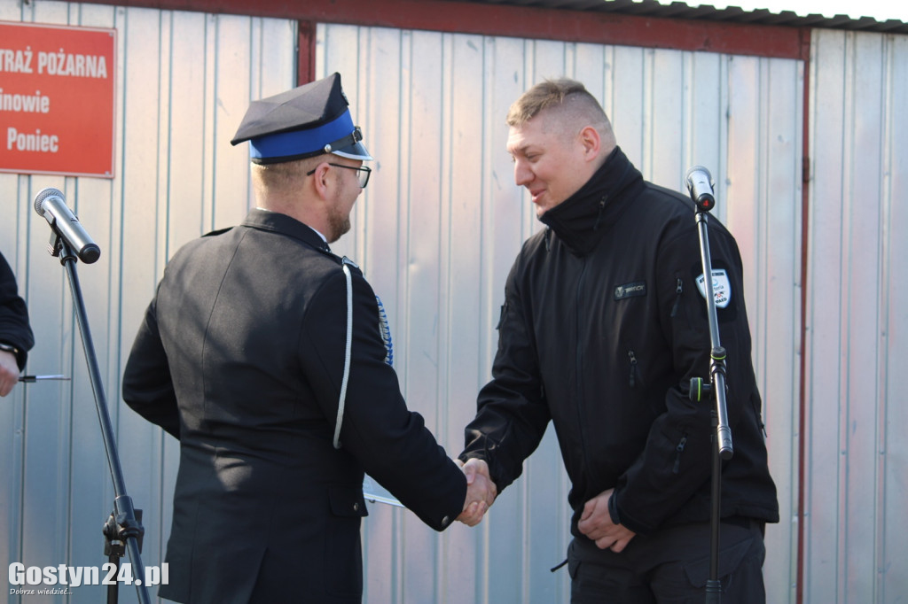 Przekazanie defibrylatora w Sarbinowie