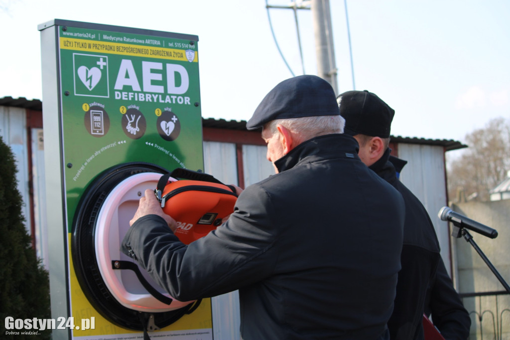 Przekazanie defibrylatora w Sarbinowie