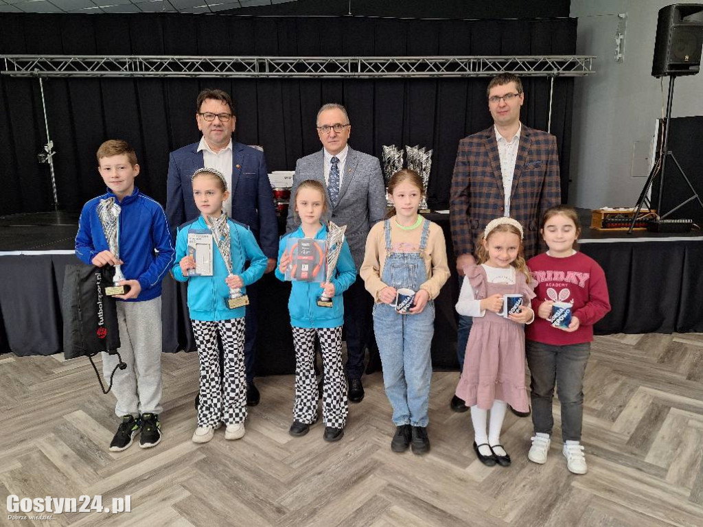 Zmagania miłośników szachów i warcabów w Pępowie