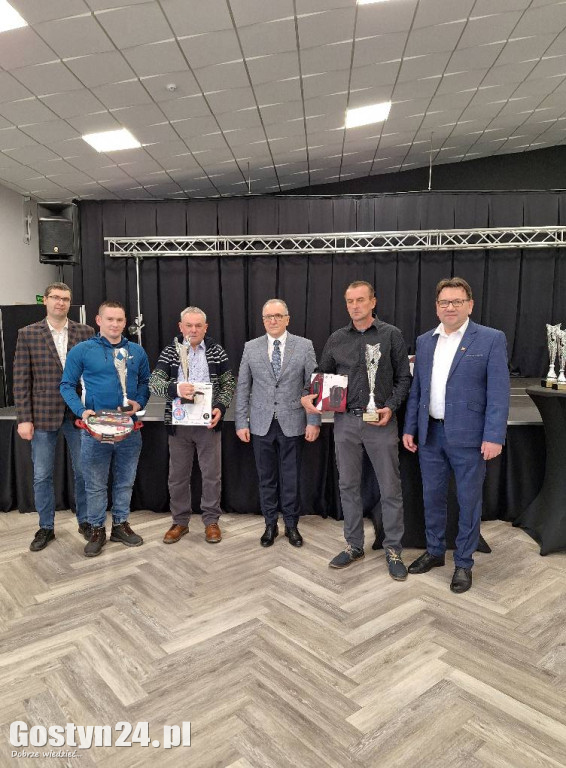 Zmagania miłośników szachów i warcabów w Pępowie