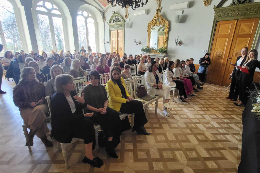W zamku w Rokosowie zorganizowano forum kobiet
