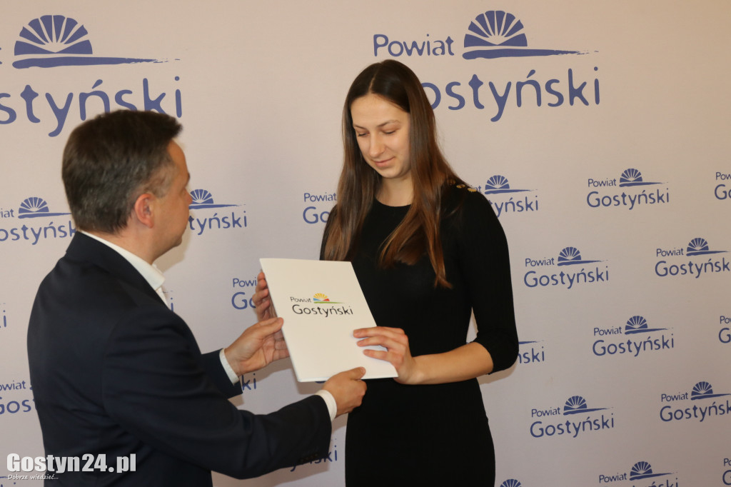 Stypendia sportowe dla młodych mieszkańców powiatu