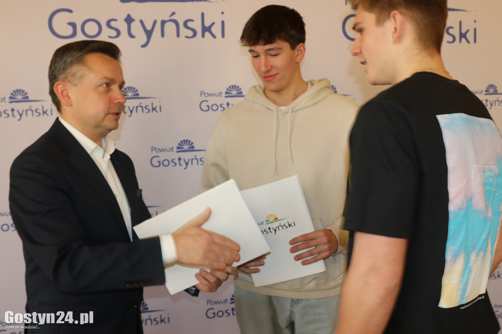 Stypendia sportowe dla młodych mieszkańców powiatu