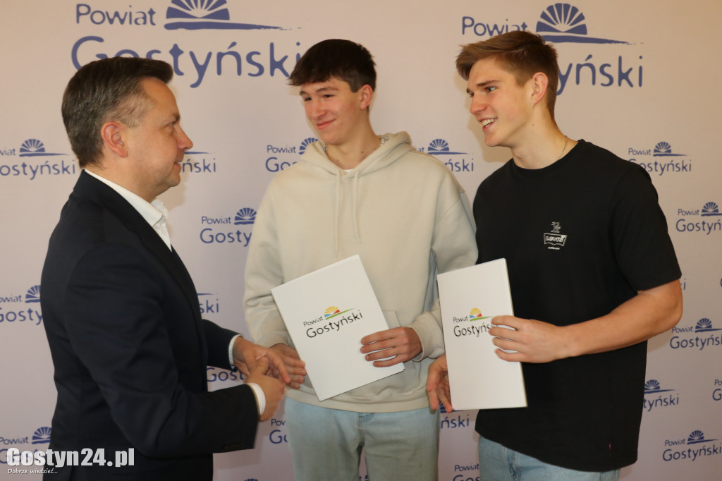 Stypendia sportowe dla młodych mieszkańców powiatu