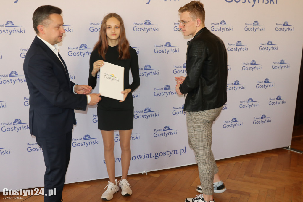 Stypendia sportowe dla młodych mieszkańców powiatu