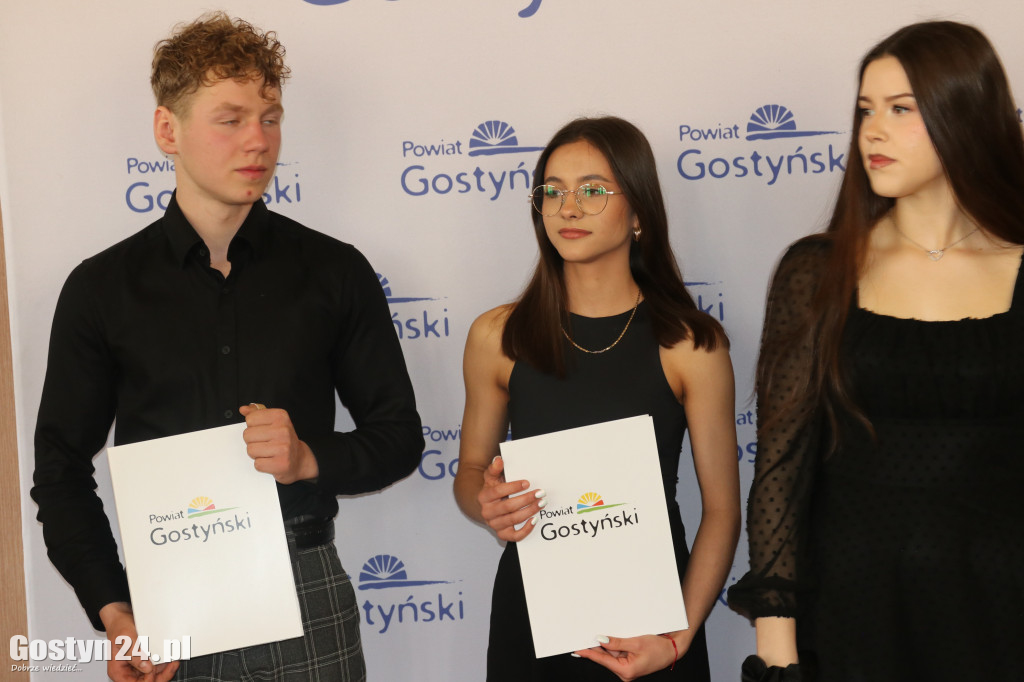 Stypendia sportowe dla młodych mieszkańców powiatu
