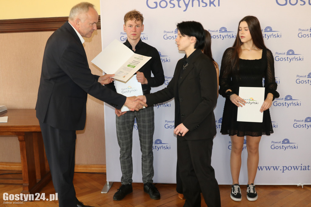 Stypendia sportowe dla młodych mieszkańców powiatu