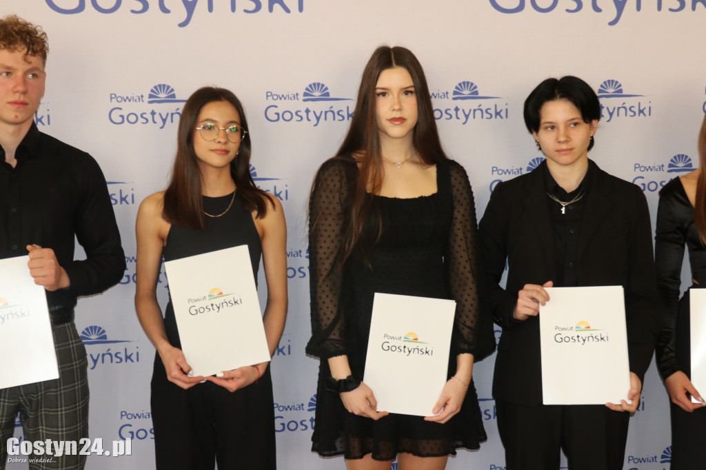 Stypendia sportowe dla młodych mieszkańców powiatu